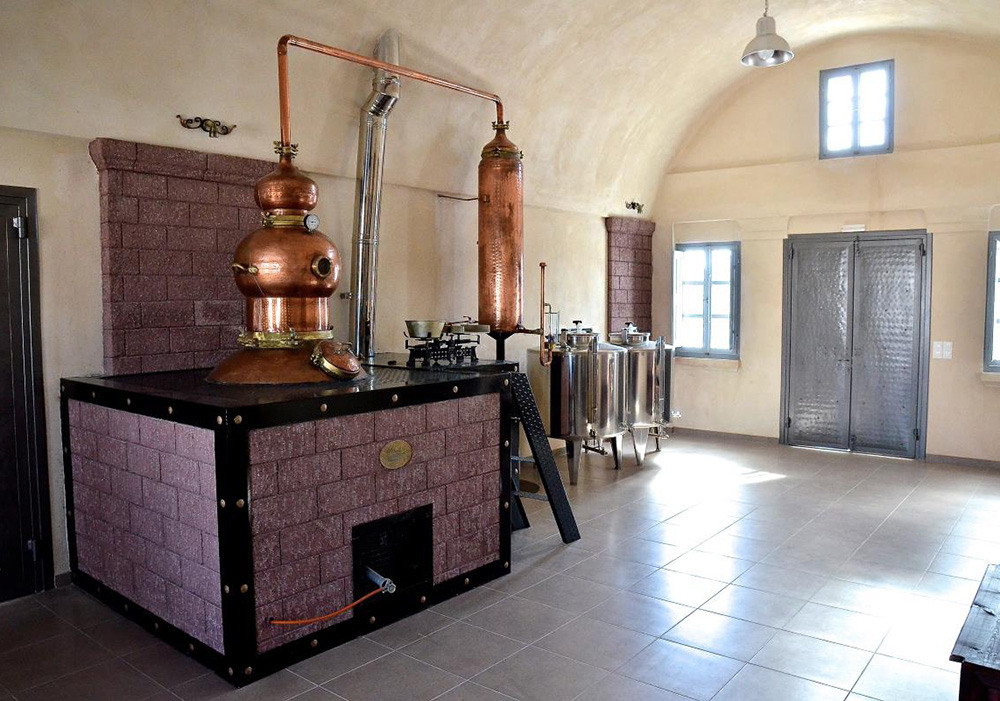 santorini-island-tour-farm-to-table-spirits-tasting-experience-img6