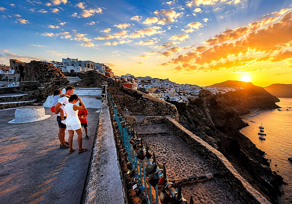 santorini-island-tour-beat-the-crowds-oia-tour-img2