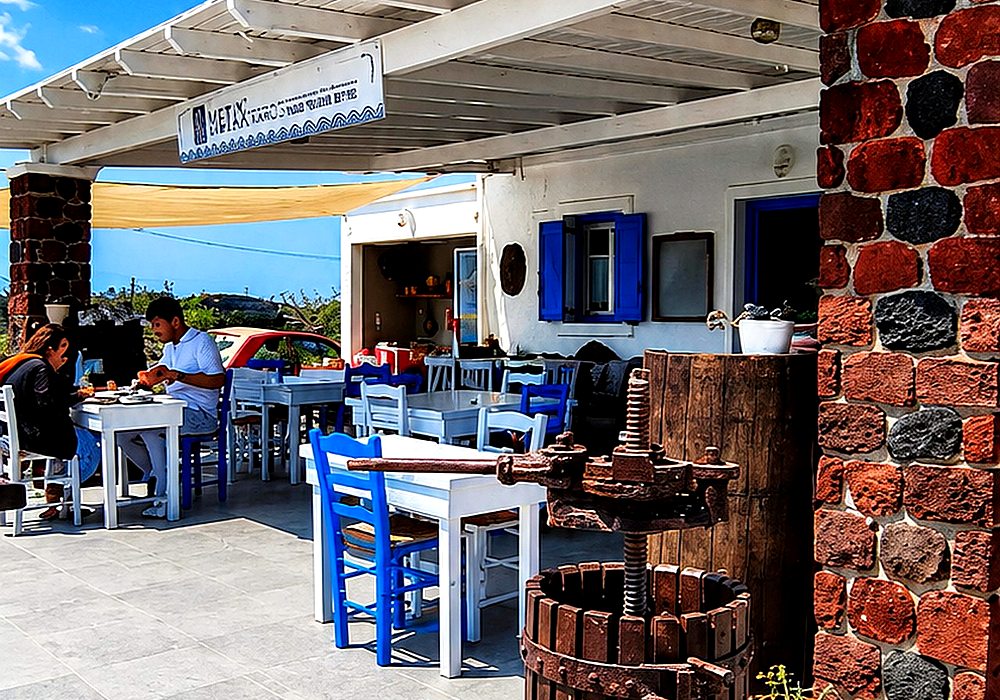 santorini-island-tour-farm-to-table-and-spirits-tasting-experience-img3