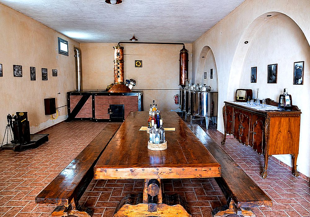 santorini-island-tour-farm-to-table-and-spirits-tasting-experience-img9